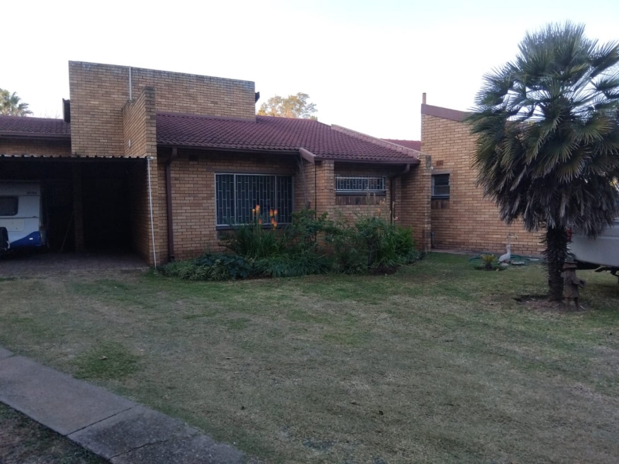 4 Bedroom Property for Sale in Lourenspark North West